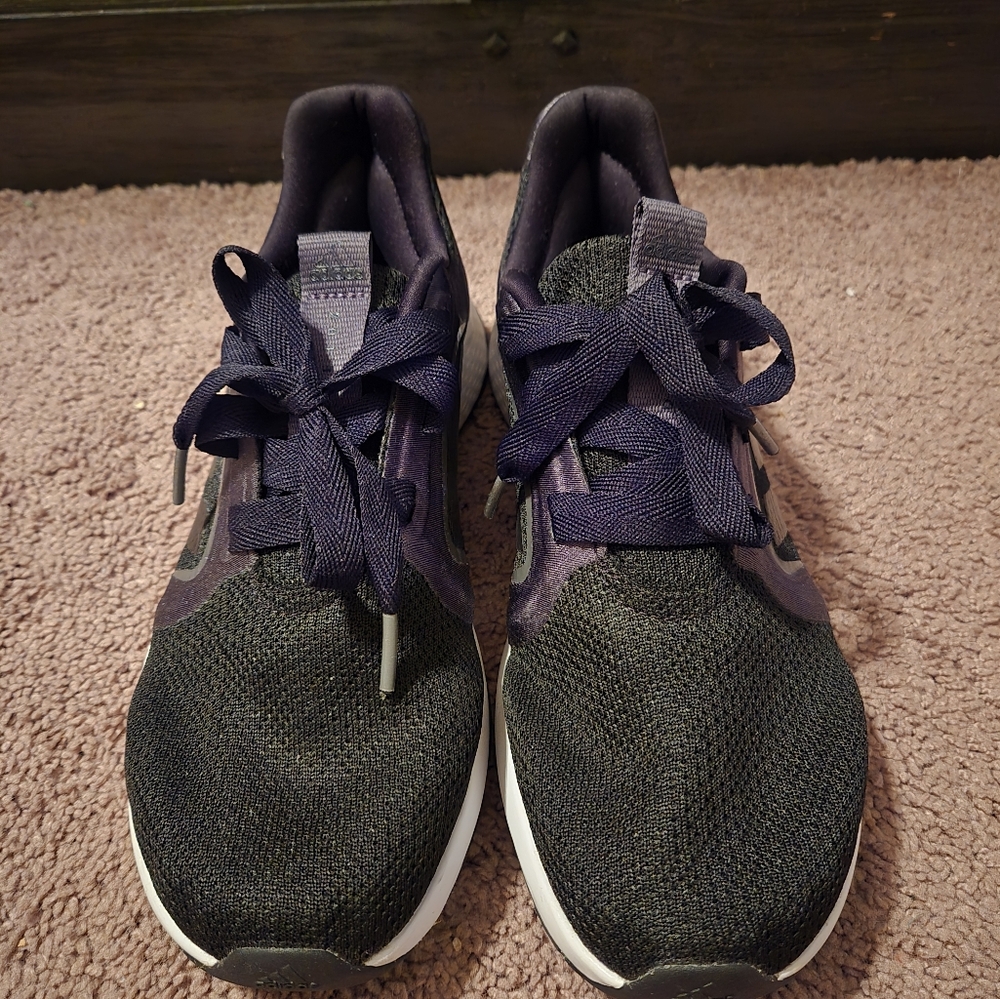 NWOT Adidas women's sneakers